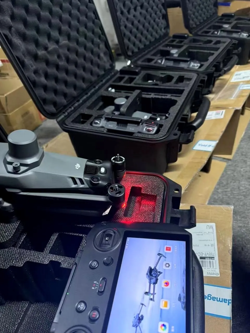 Drone DJI e comando verificados antes do envio